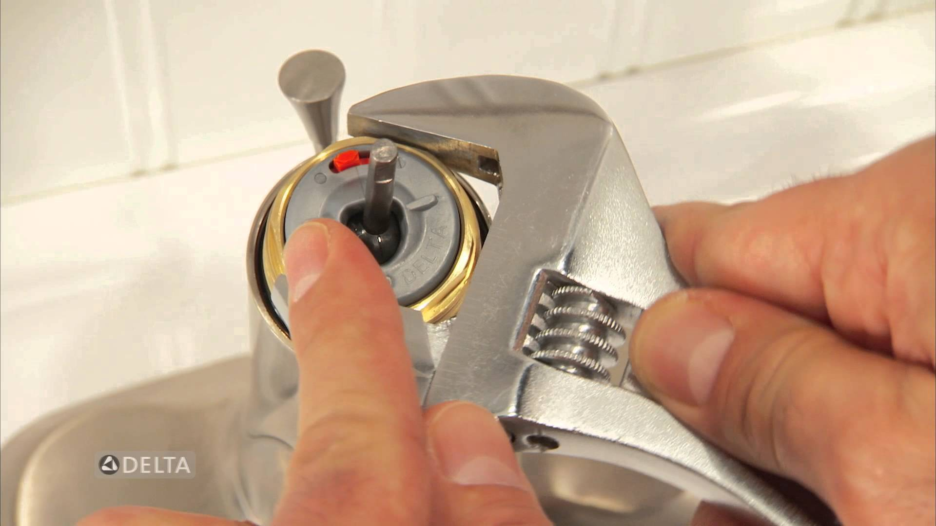 how to stop a dripping single handle faucet