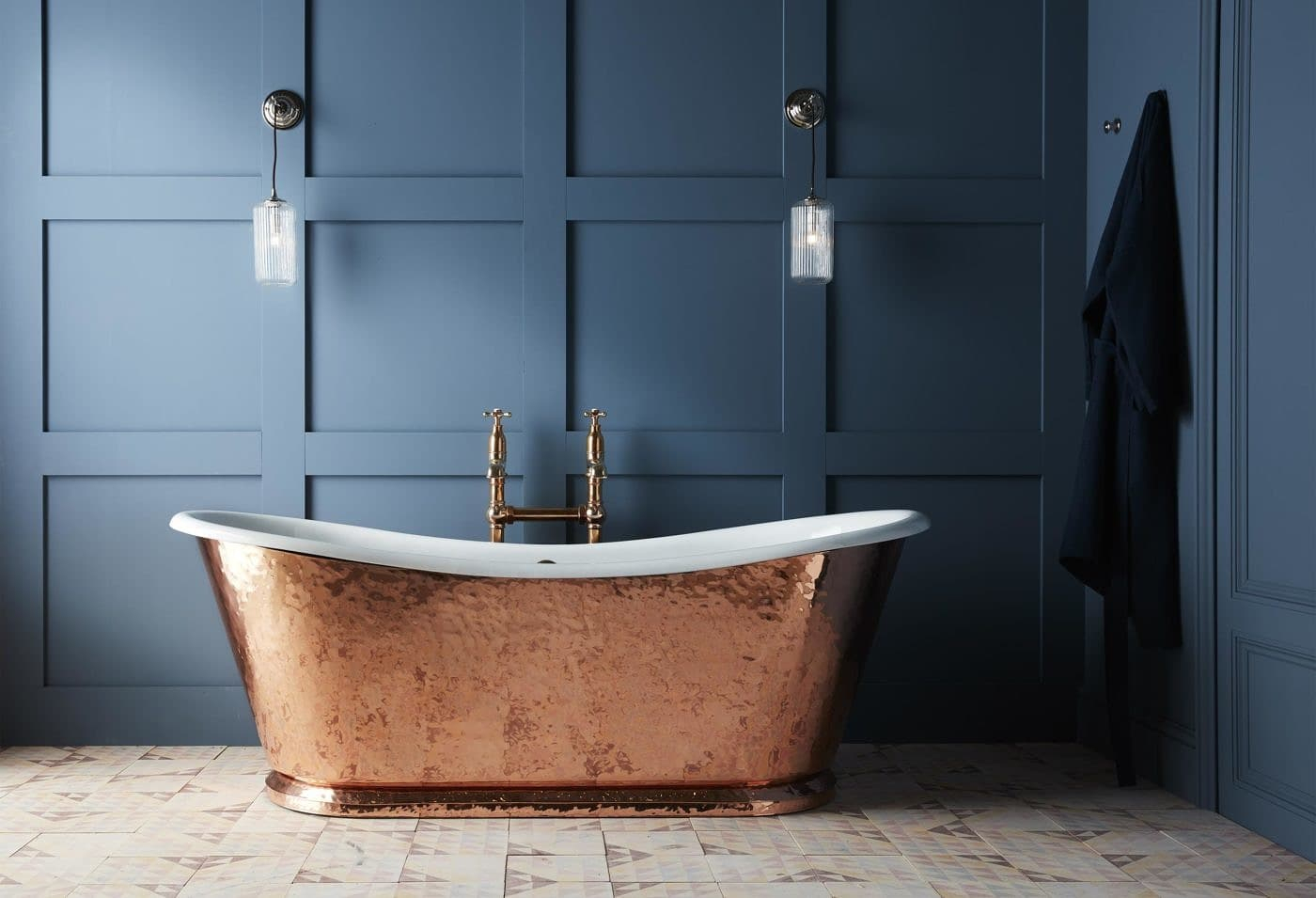 The Wye Hammered Copper Cast Iron Bateau Bath inside proportions 1400 X 955