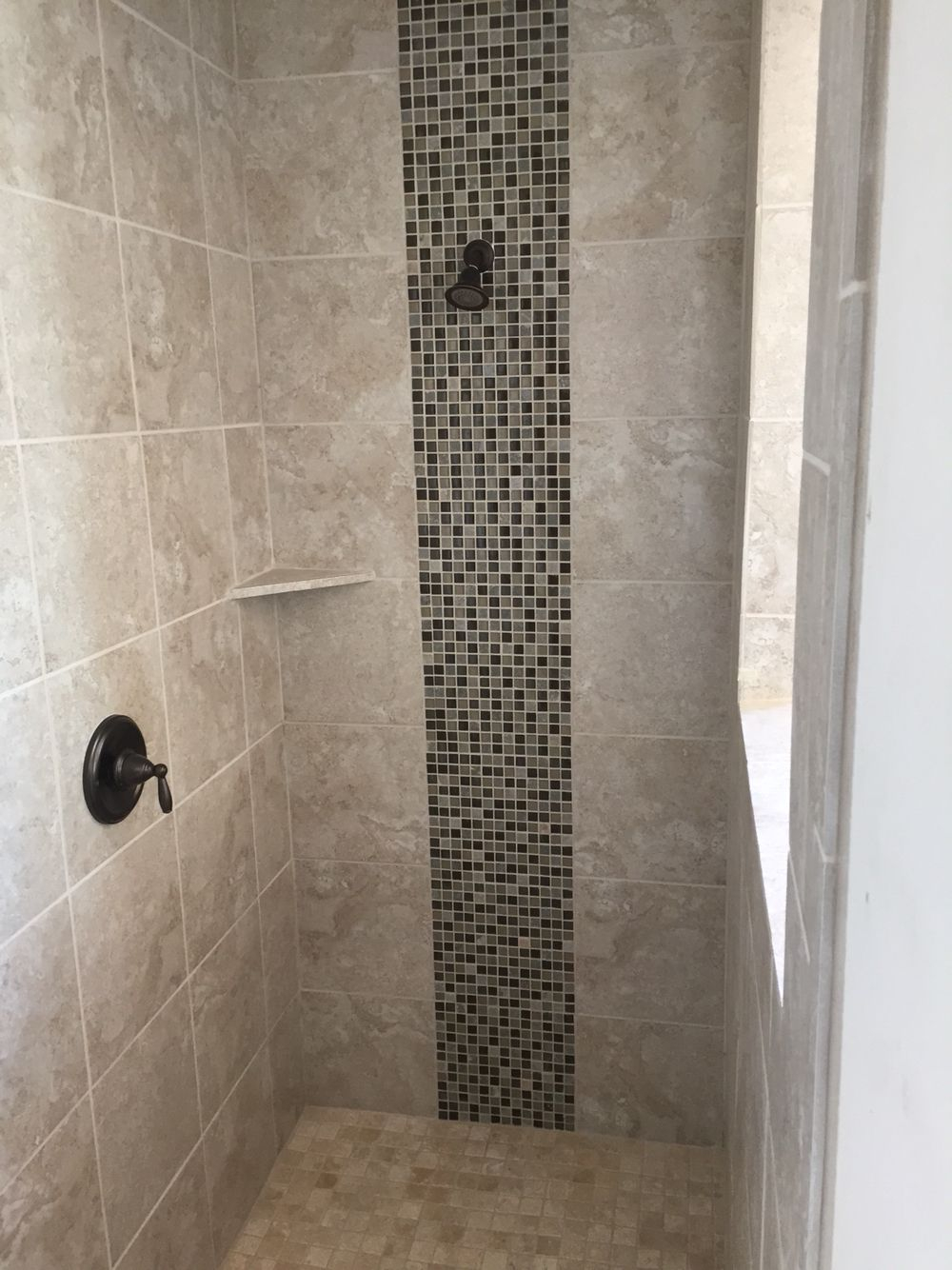 Small Bathroom Design Idea With Decorative Bathroom Tiles